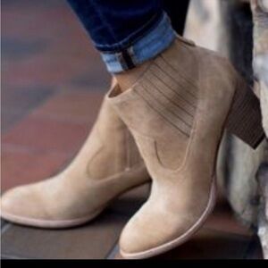 Women's Tan Ankle Boots